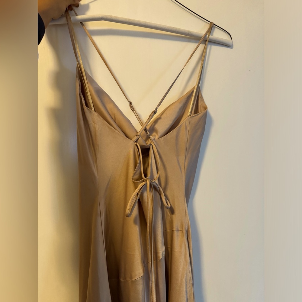 Maxi dress perfect for wedding guests: Worn only once.
